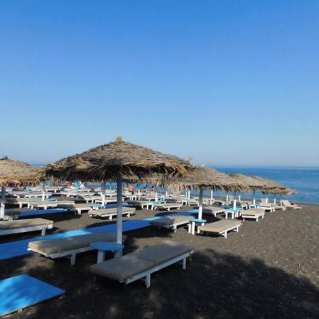 One And Only Beachfront Rooms Perissa  Exterior foto